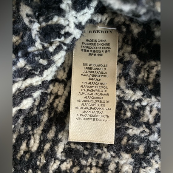 Beautiful Authentic Burberry Coat Size Large - Picture 12 of 15